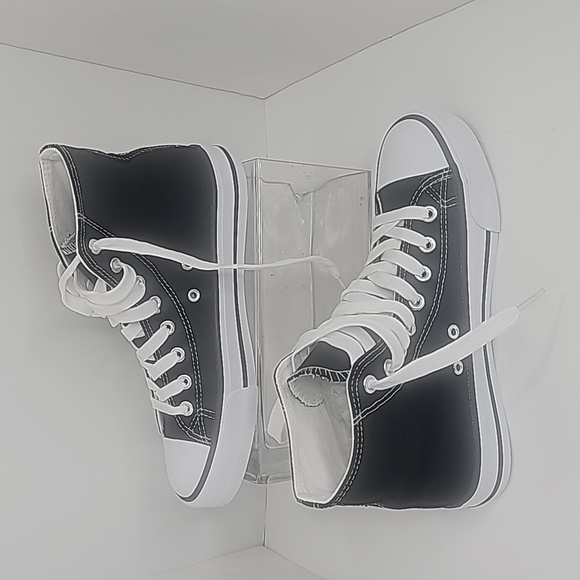 Unisex Canvas Sneakers, Size 6, Color Black and White - Picture 2 of 7